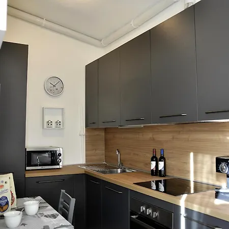 Elena House - Mareri *