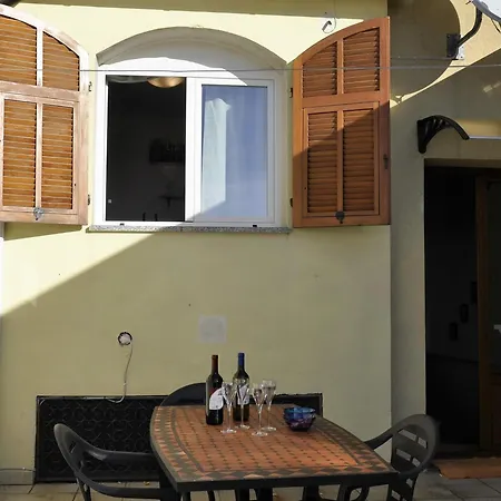 Daire Elena House - Mareri *