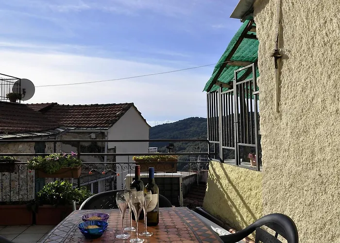 Elena House - Mareri